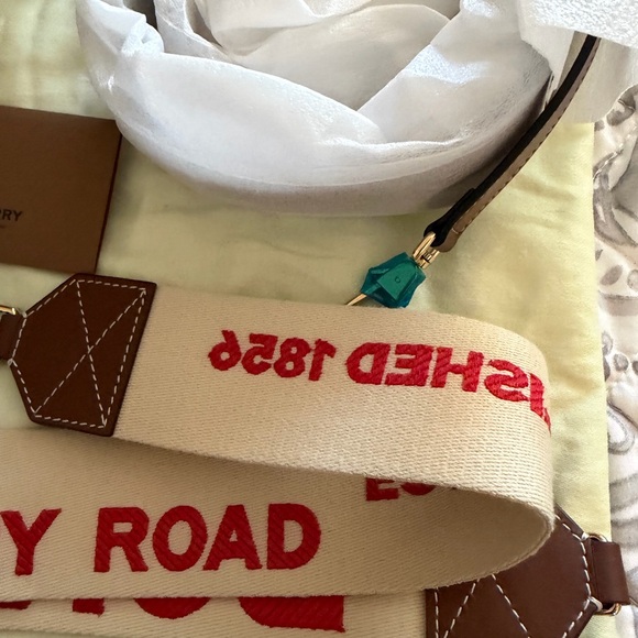 Burberry archive beige all baby tittle handbag. - Picture 15 of 15